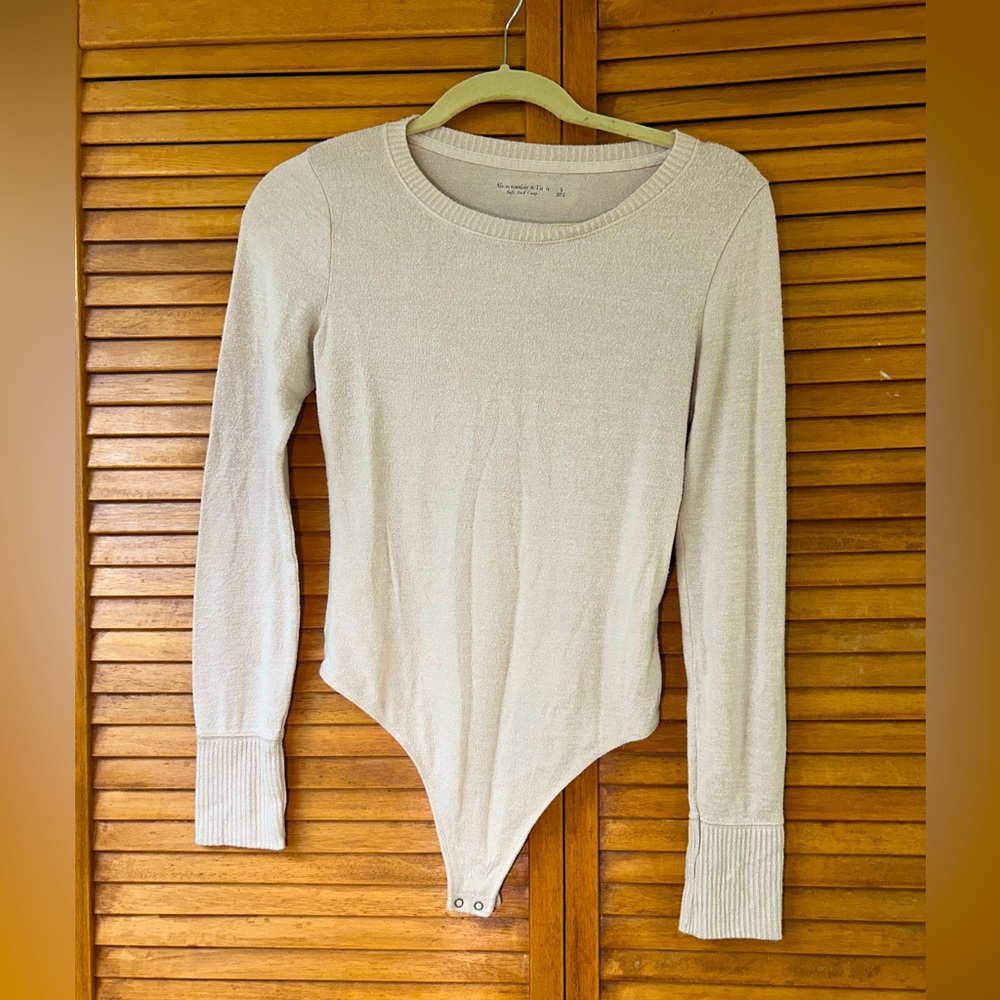 Abercrombie & Fitch “So Cozy” Taupe Crew Neck Long Sleeve Body Suit